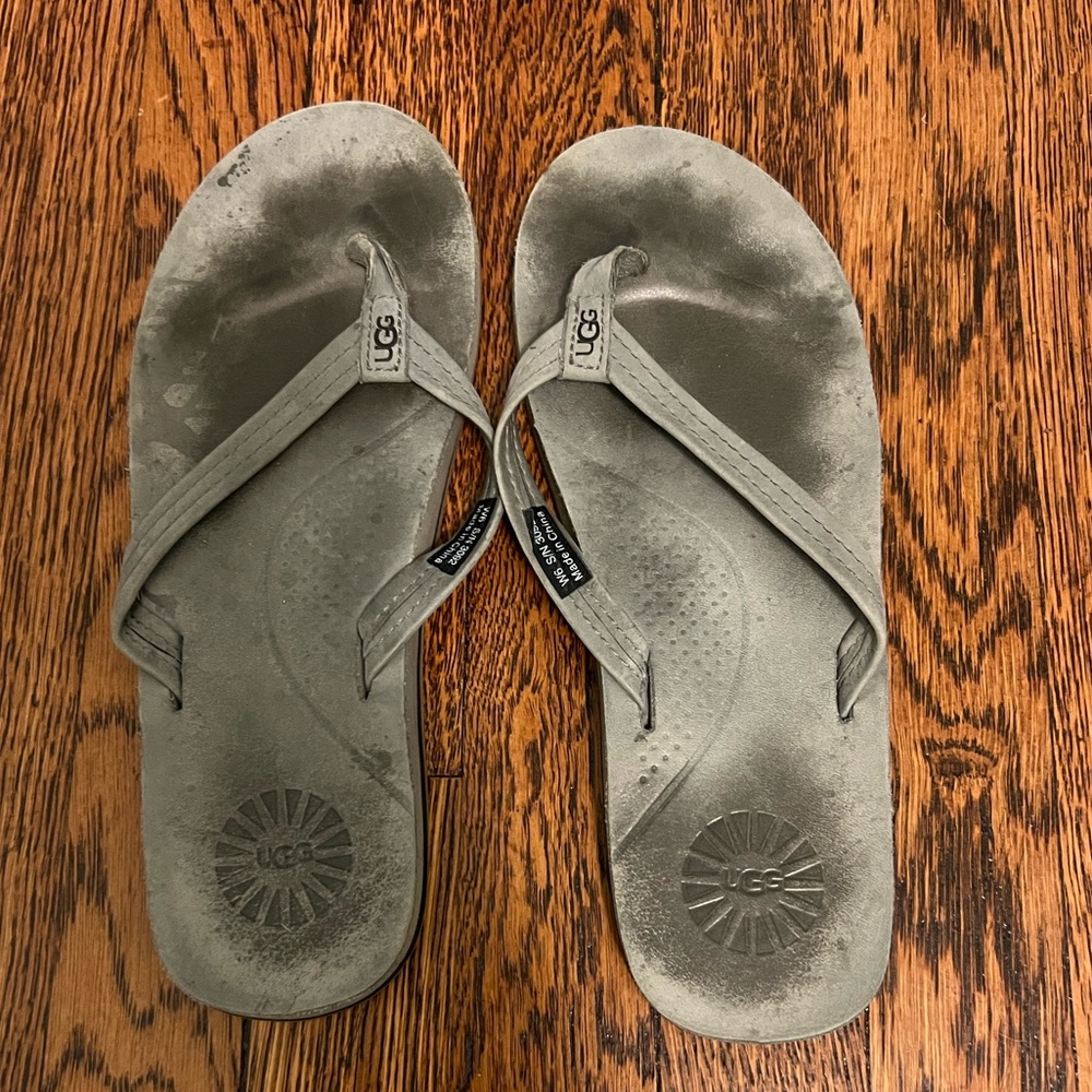 Ugg leather flip flops size 6